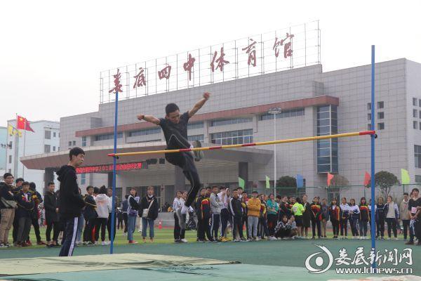 娄底四中举行冬季田径运动会 200余名学生获单项奖