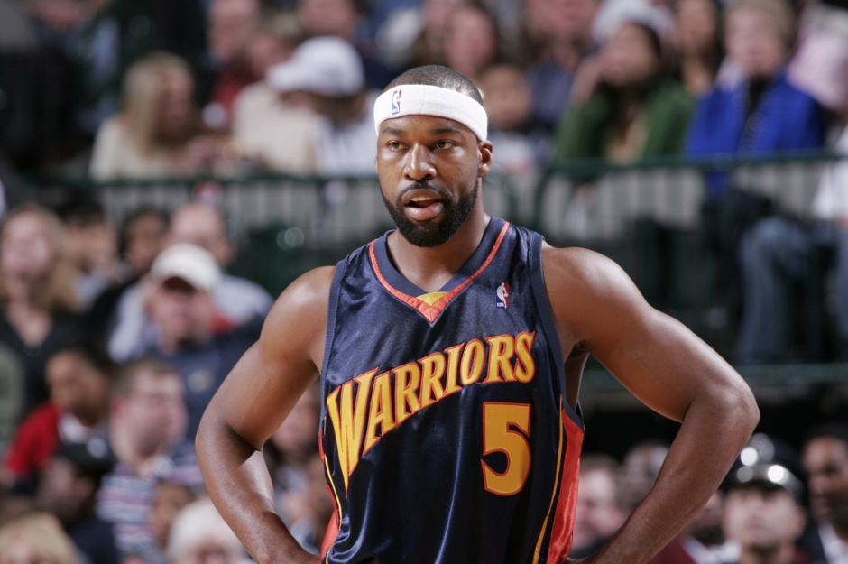 资深老球迷已看哭,一超巨呼吁推出复古球衣,缅怀"黑8奇迹"!