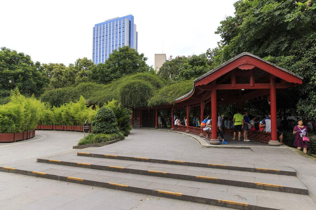成都这个公园不但景色优美,游客众多,还不收门票