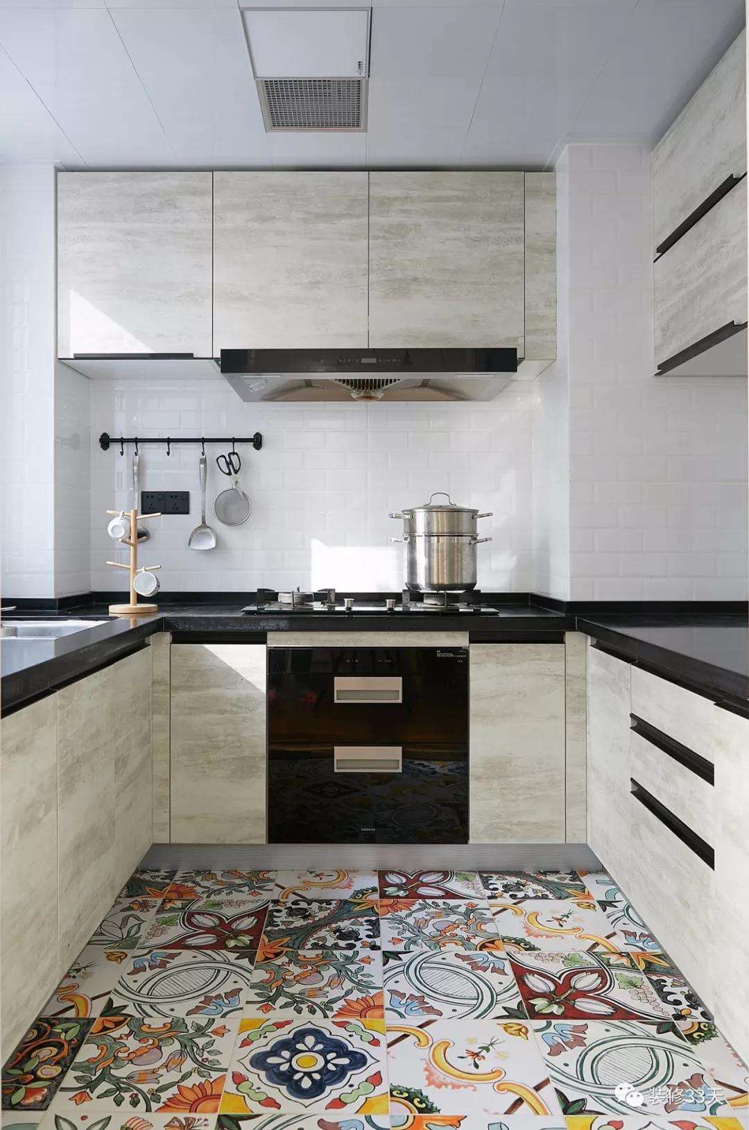 厨房瓷砖通铺太老土,这样铺颜值提升何止一倍!