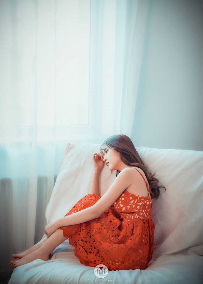 美图摄影:慵懒的午后阳光 惬意俏美的红裙女孩!