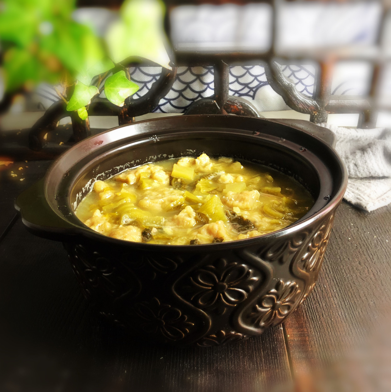 女儿口中最爱的豆花,原来就是用盐卤点的,与酸菜酥肉搭配真美味