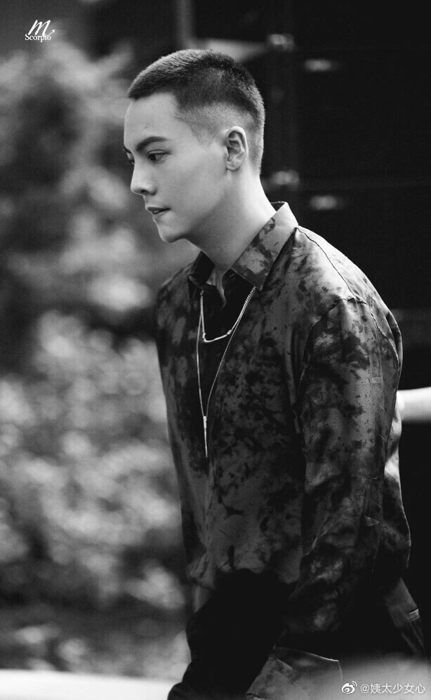 >>关注#陈伟霆##在线吃瓜猜爆料