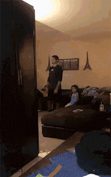 搞笑gif:不作死就不会死,你说你显摆什么?