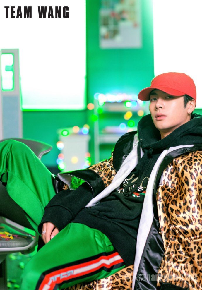 嘻哈风怎么穿?王嘉尔就是范本本人