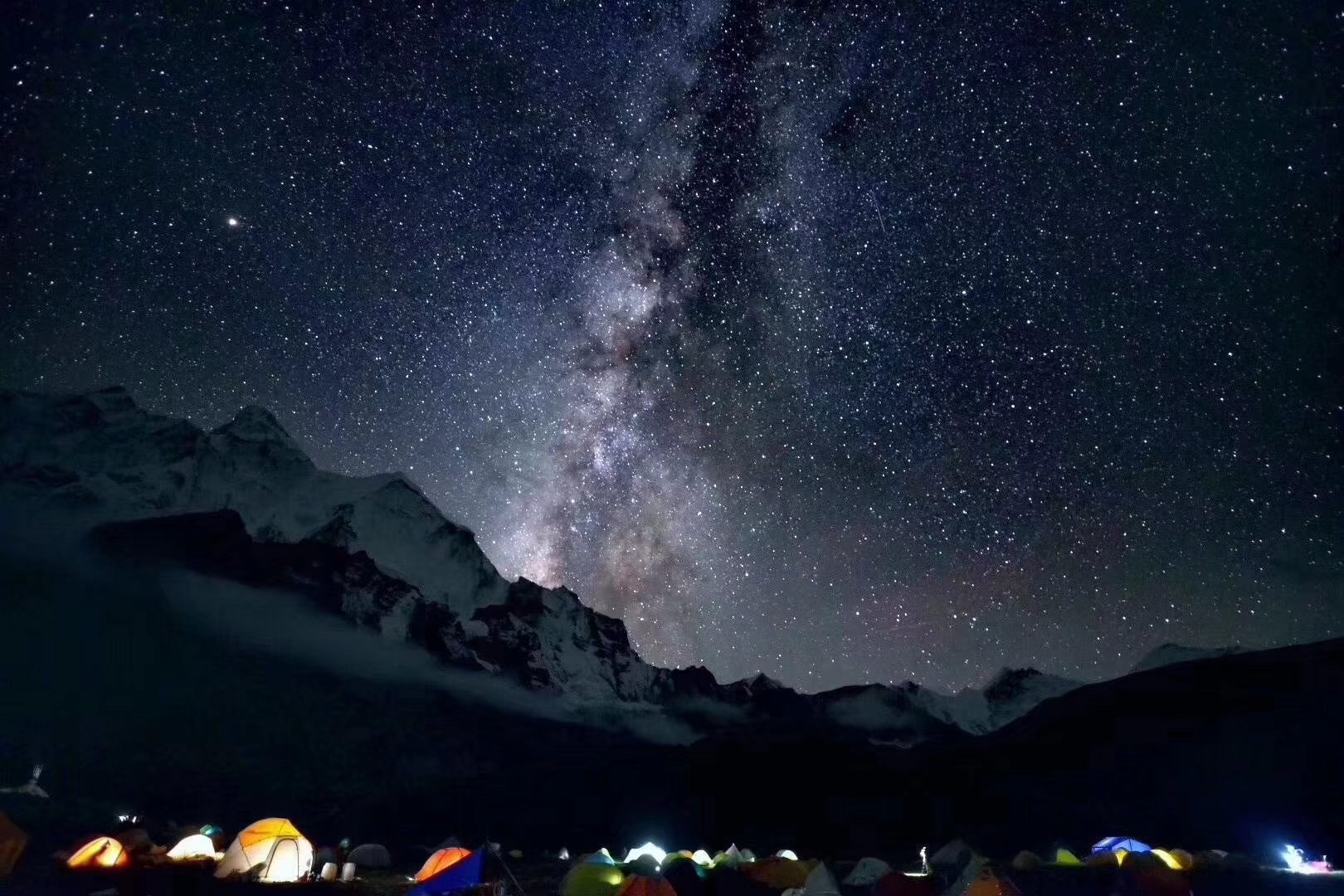 2018年12月14日玉龙雪山下的双子座流星雨,达到今年的峰值:每小时的