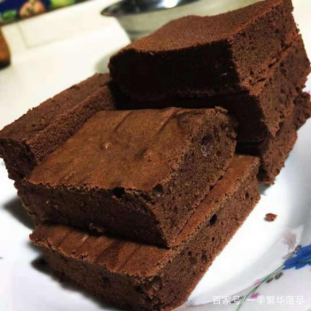 巧克力海绵蛋糕,美味的蛋糕,享受极致的柔软 巧克力海绵蛋糕,美味的蛋糕,享受极致的柔软