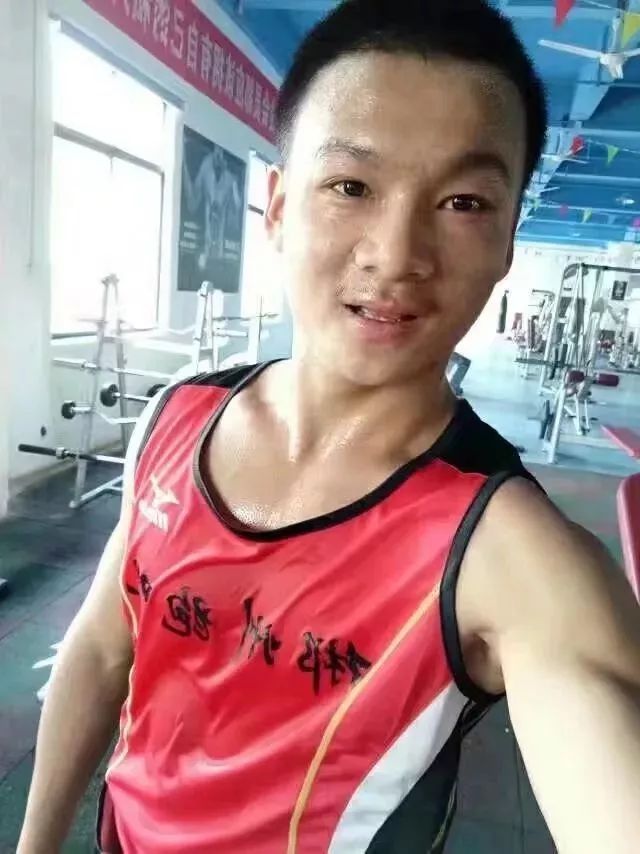 我们不一样,18岁健美新星刘雪林,当模特拍电视剧成健身红人