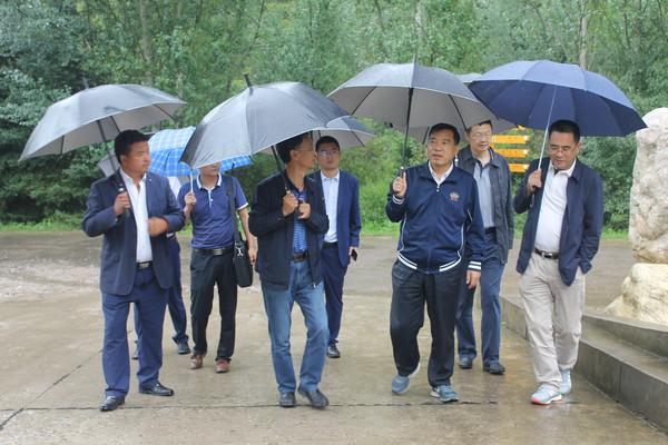 省公航旅集团董事长石培荣督查贵清山公司工作情况