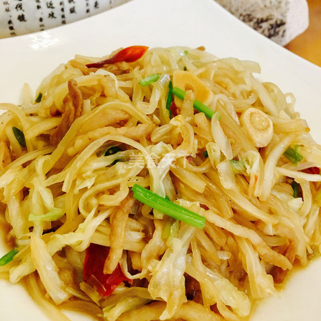 家常大白菜炒肉丝,简单又美味,冬季餐桌上必备的一道菜