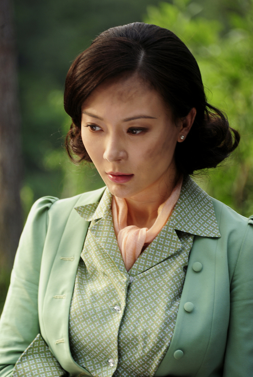 伍玲玲是电视剧《瞄准》中的重要角色,由王亭文饰演.