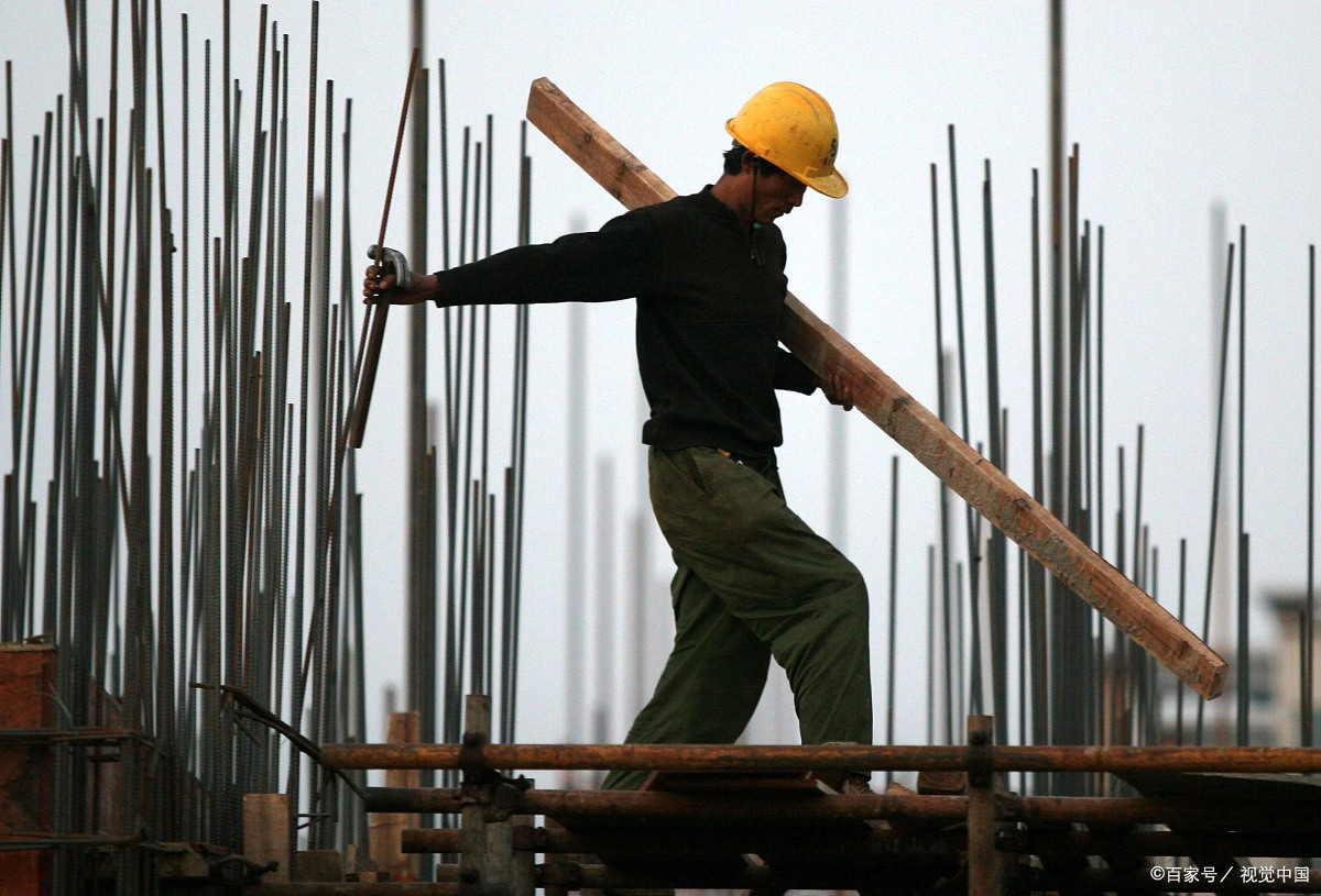 1,我们来了解一下建筑工地农民工的真实收入情况.