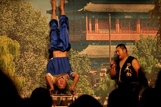 老北京文化:老天桥艺人的绝活,以及牙雕的流行