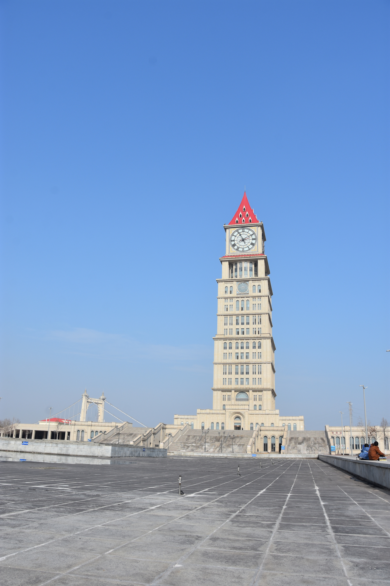 世界最高最大的钟塔,从诞生到现在,为何一直九死一生?