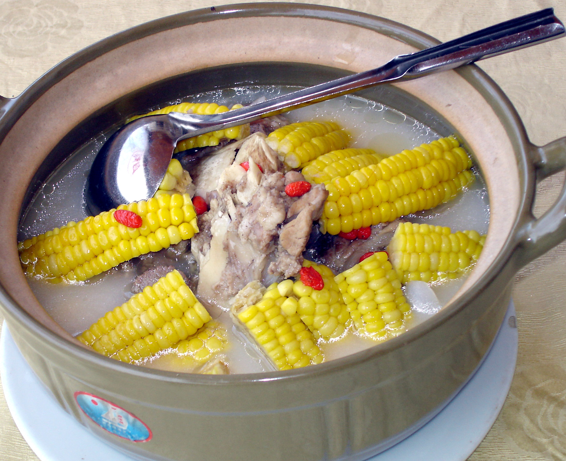 每日推荐六道湘菜:六道让人吃完竖大拇指的美食,浓汤钙骨煲