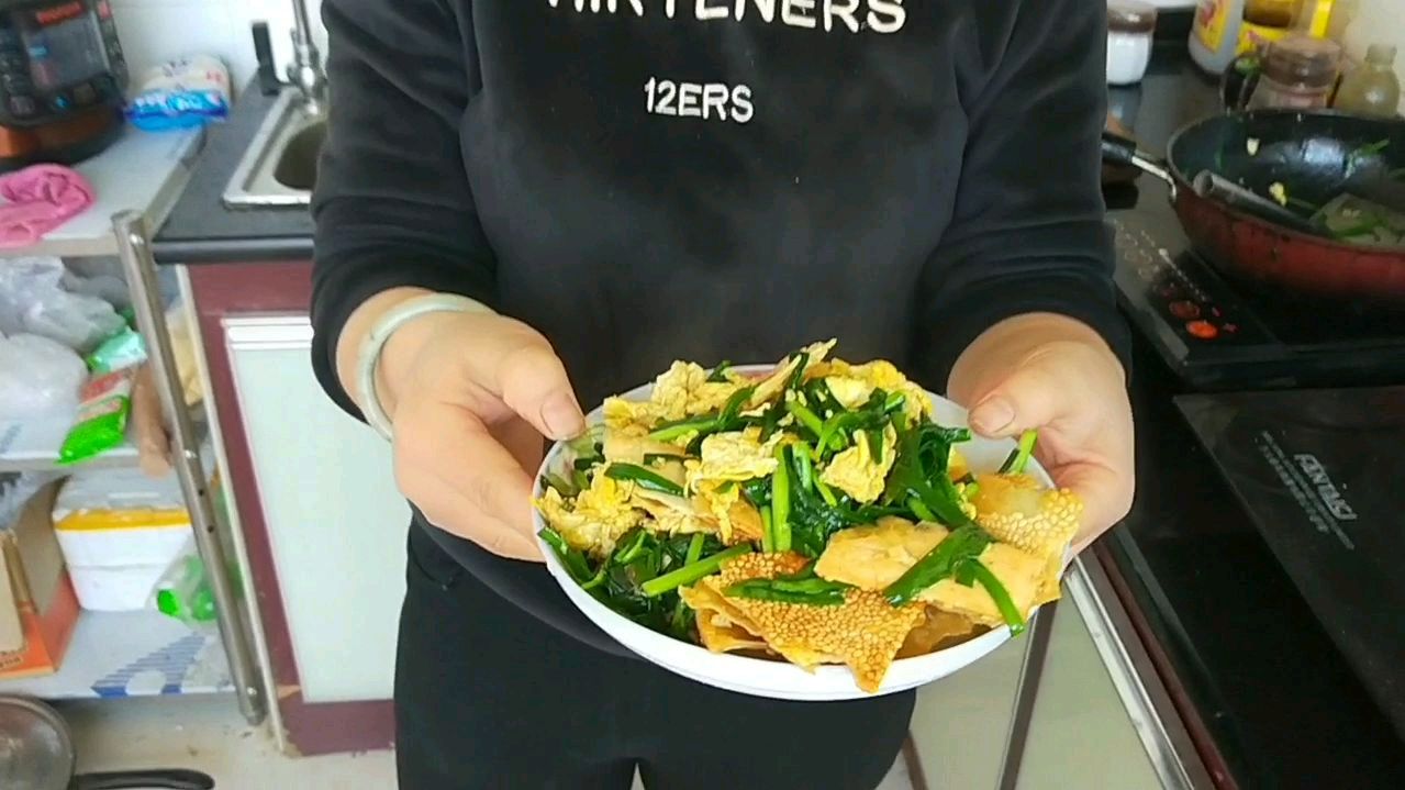 家乡的特色烧饼,这样炒着吃,一大盘不够吃