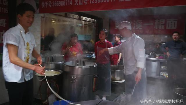 网红一根面西施, 四川古镇黄龙溪, 大展拉面神技!