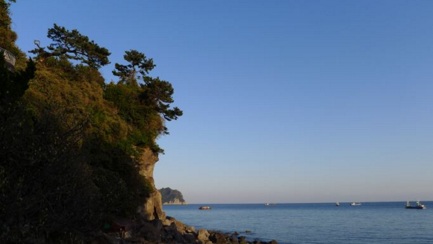 胖虎旅游:韩国西归浦市著名景点,正房瀑布!