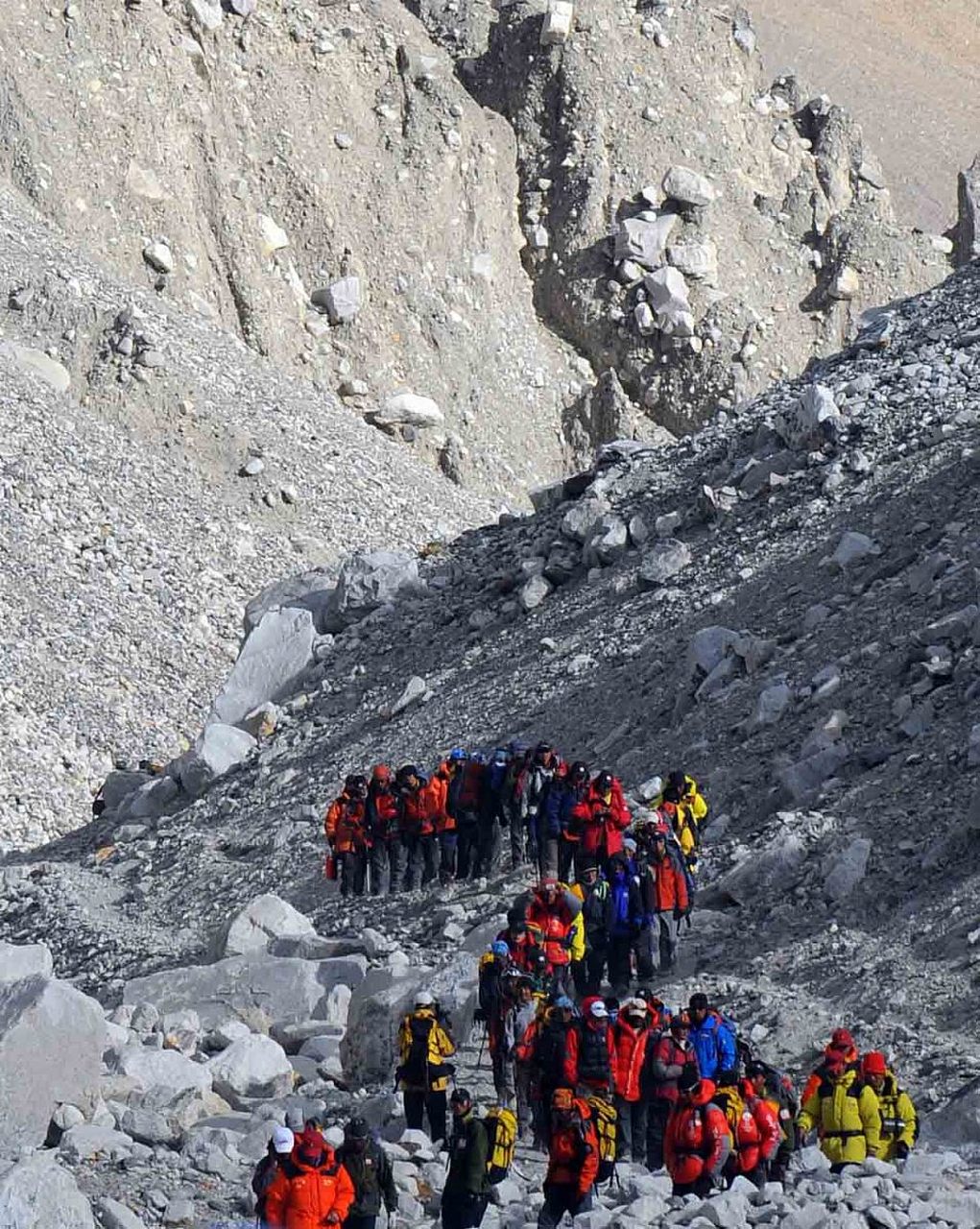 昆仑山探险:在神秘山脉中寻找自然的奥秘与灵魂的净化  大家好!