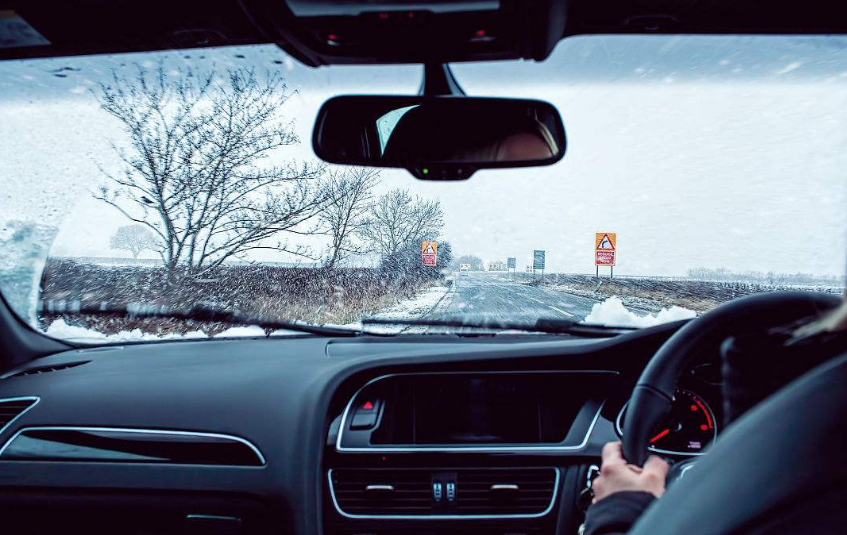 你在下雪天开车真的没问题吗?若是做到了这些,一定是老司机