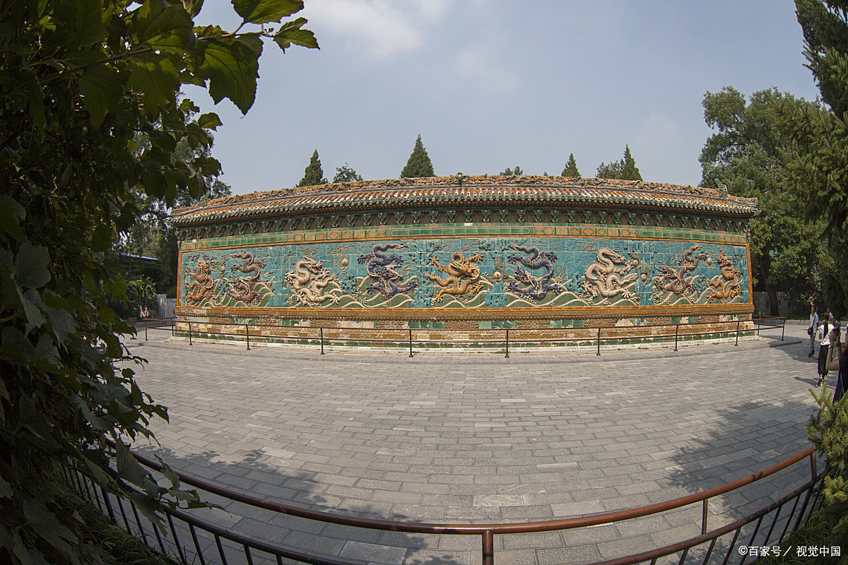 北海公园的九龙壁