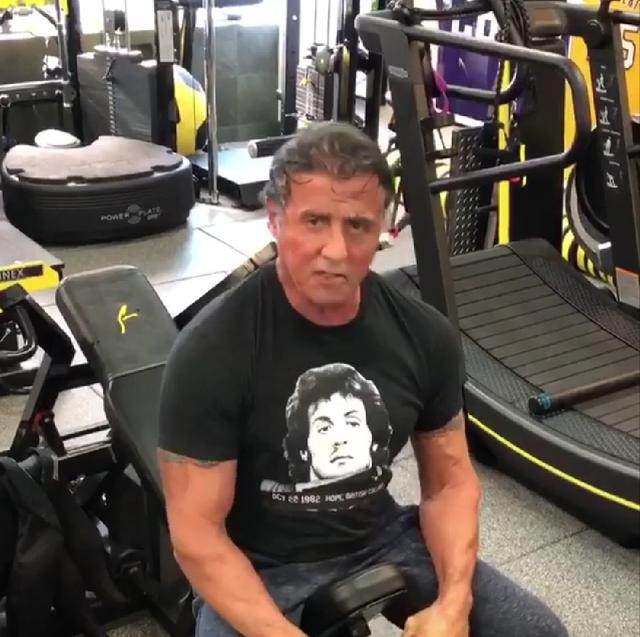 佩服!72岁史泰龙为电影疯狂健身,手臂粗壮肌肉明显