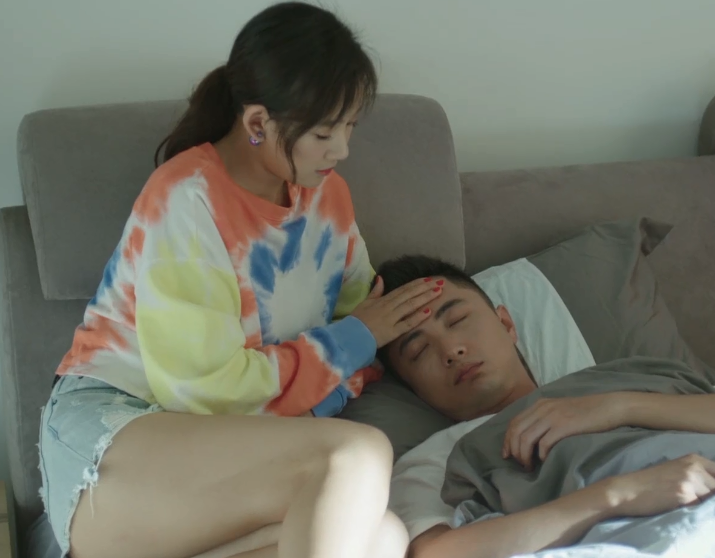 神色紧张担心会出什么事情,何木棉马上打电话联系梁粤告知这一情况