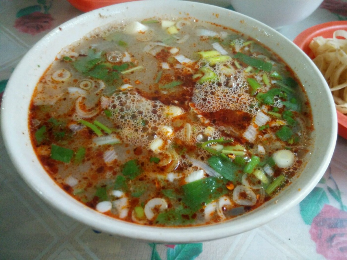 洛阳人都离不开的牛肉汤,这家格外有味道,温暖了众多学子的早晨