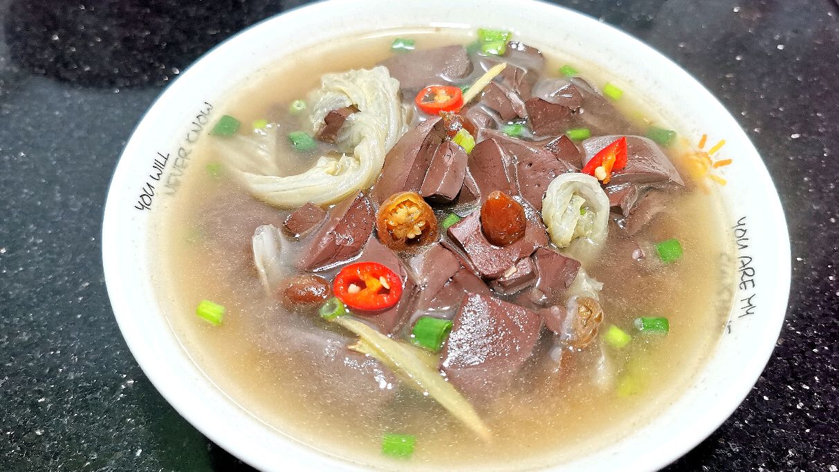 煮猪血,很多人第一步就错了,学会这个小窍门,鲜香滑嫩有营养