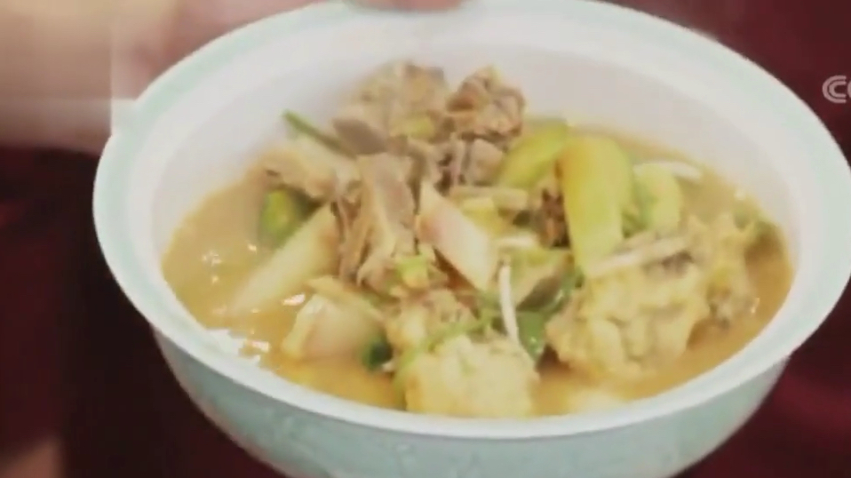 云南特色风味美食、腊排骨的特色吃法