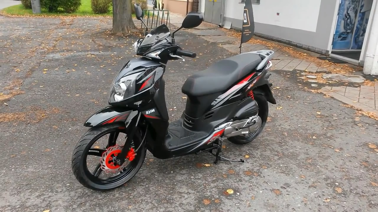 实拍三阳运动踏板车sr125!