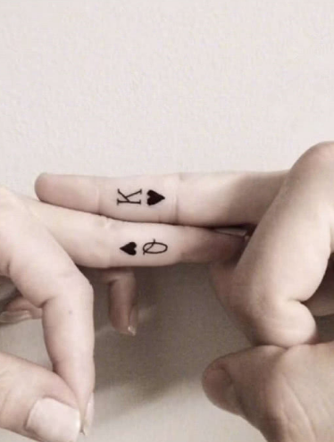 同样是"情侣纹身",扑克牌文艺,小心心有爱,波妞宗介太优秀!