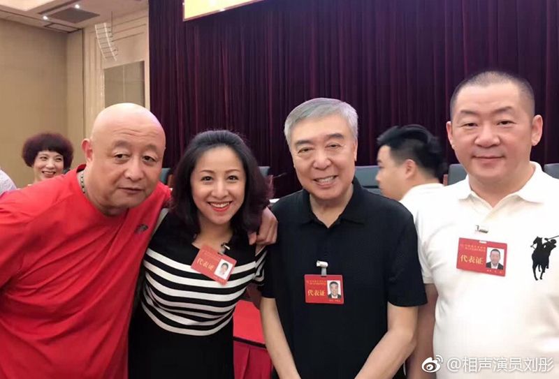 师胜杰弟子刘彤,李菁献艺迎新春晚会,师娘参加,义子陈寒柏缺席