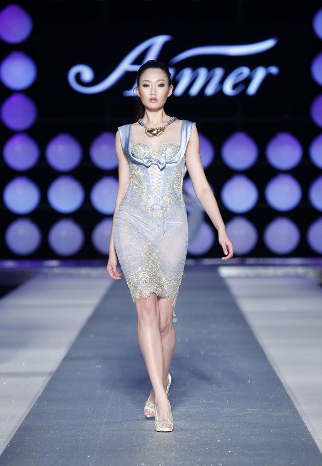 爱慕时尚内衣秀:高挑超模,展现低调的美