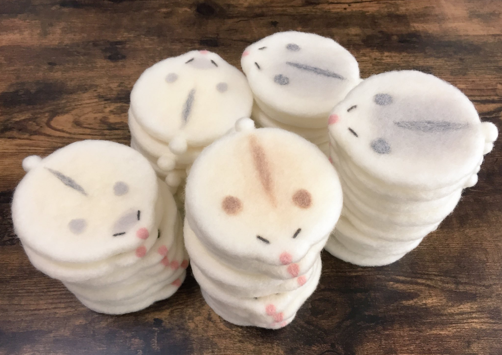 日推主参照自家仓鼠做的"鼠饼"杯垫,毛茸茸的触感太可爱啦!