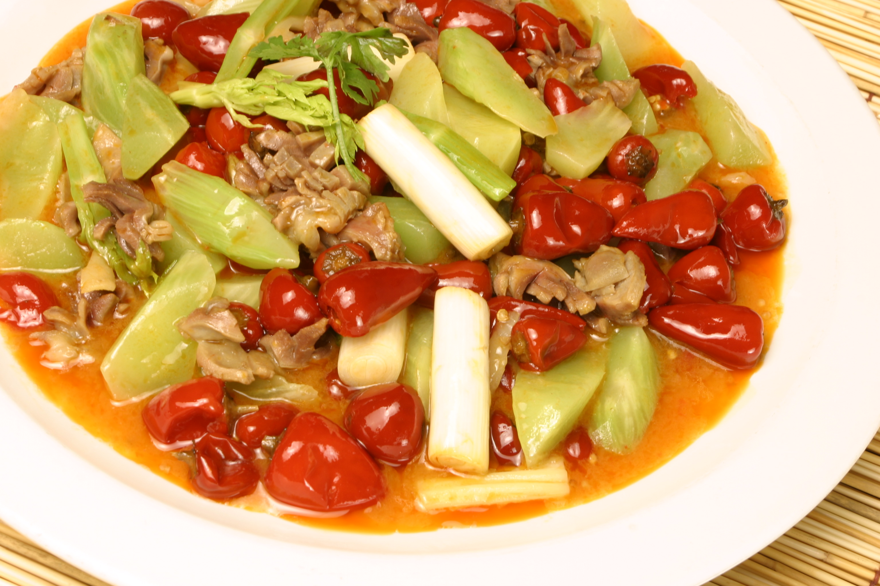 美食新花样:给你介绍几道暖身的美味,爱吃辣的你不可错过哦 泡椒鸡珍