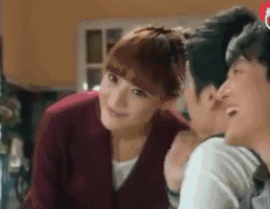 看悠悠的表情,我仿佛看懂了曾小贤说了些什么