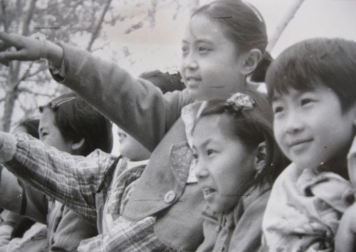 镜头下:90年代老照片,校园照片充满了儿时的回忆 值得收藏!