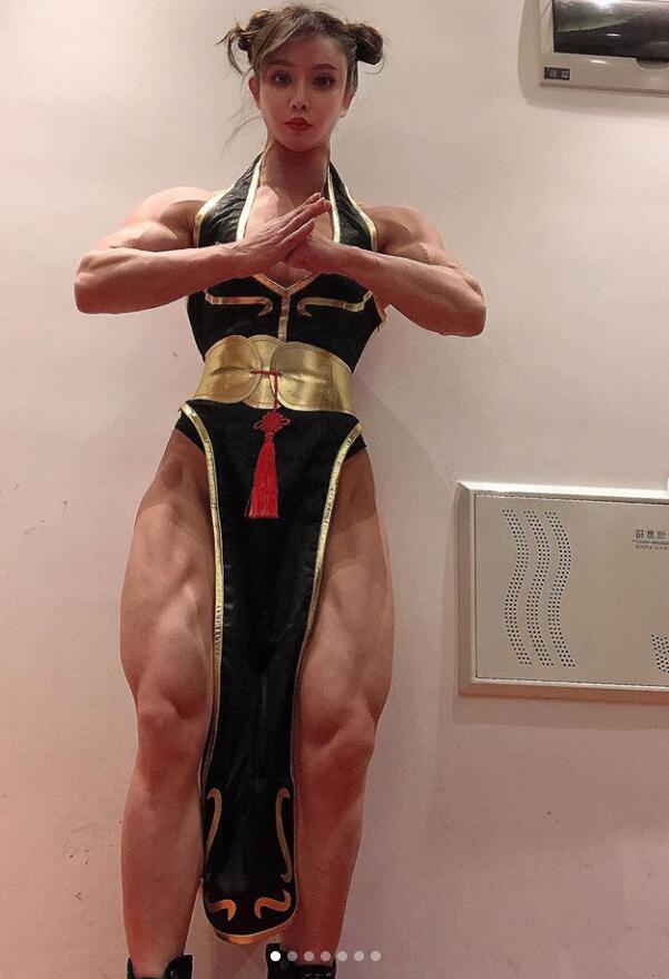 30岁中医健美女博士,被外媒报道粉丝涨到25万,今被评街霸春丽!