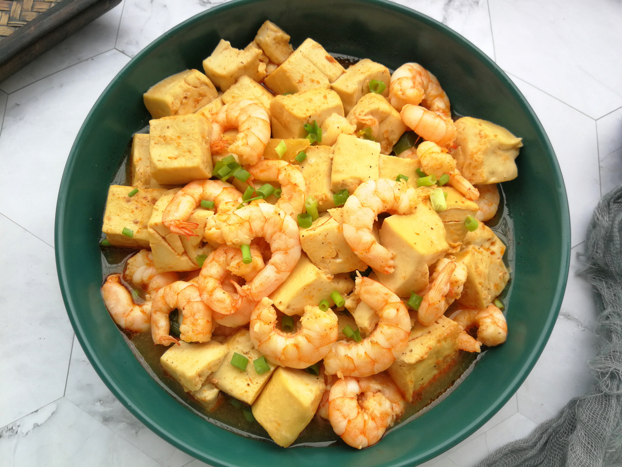 虾仁炖豆腐,虾头不要扔,多做一步,连味精都不要放,营养翻倍