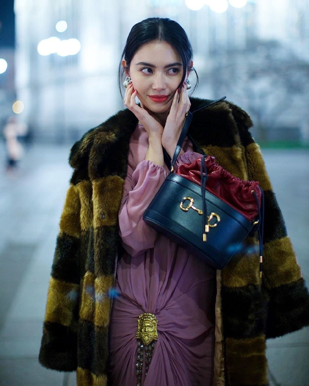 太美了!黛薇卡霍内(maidavika)米兰时尚甜美街拍,简直是仙女