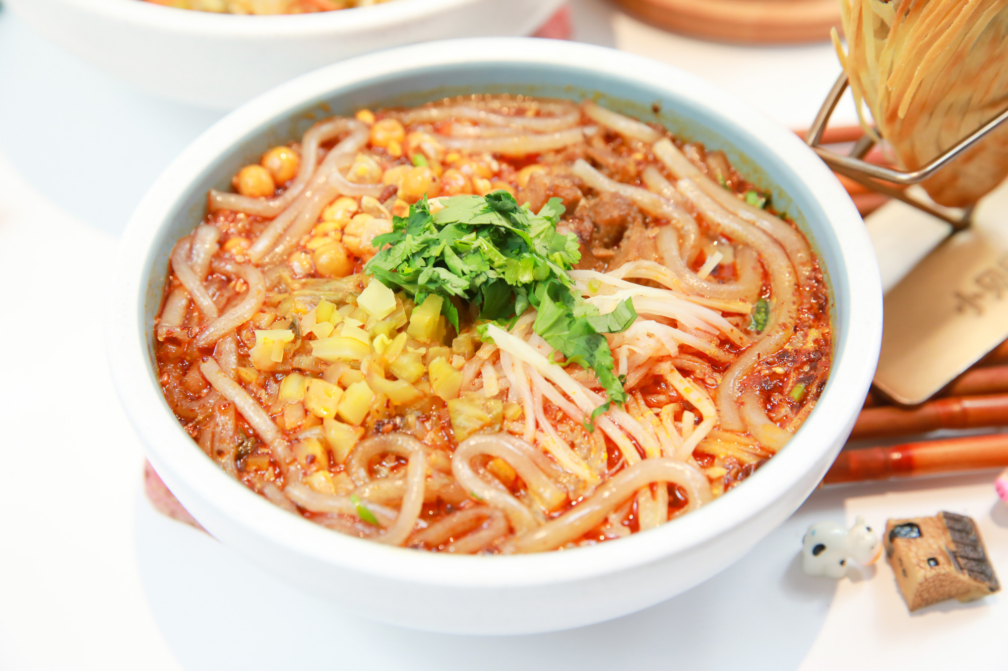 深圳美食:小贝肉夹馍招牌菜之酸辣粉