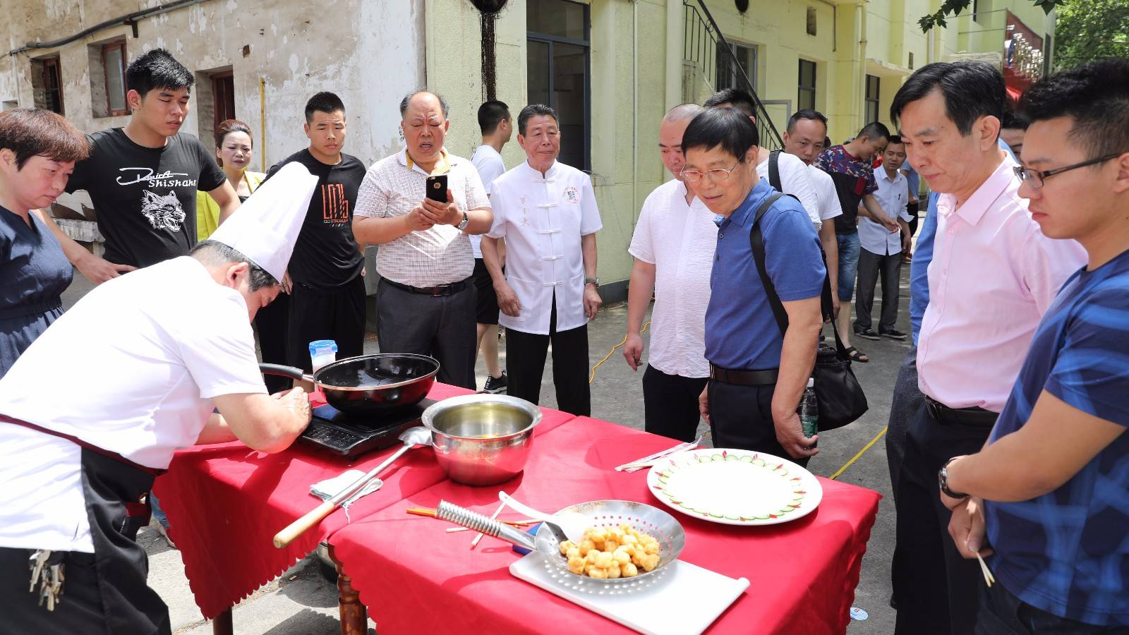 纪念湘菜泰斗石荫祥诞辰101周年"千店大联盟,万厨齐掌勺"