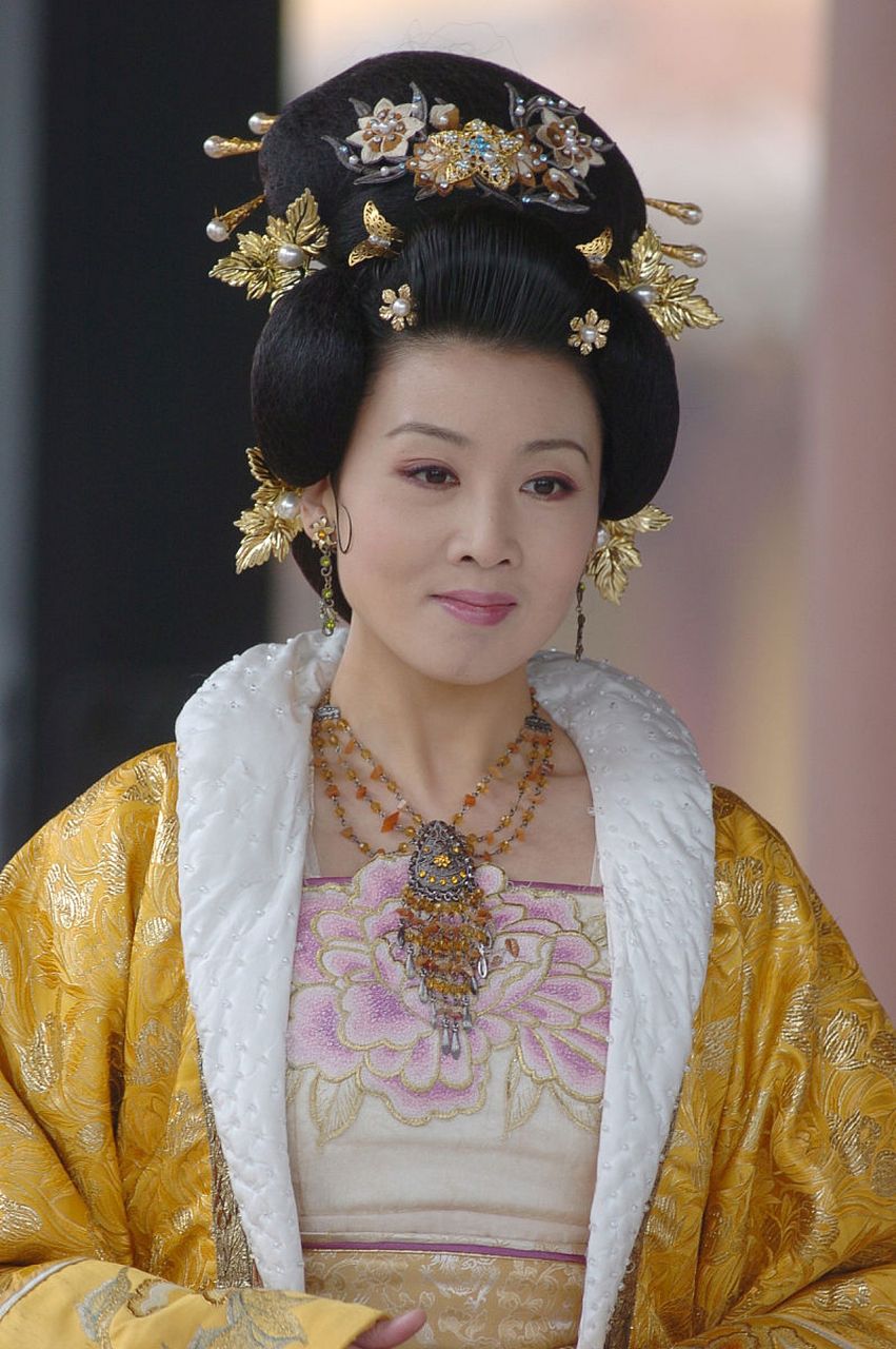 在1582年的明朝,李太后是位权威且精明的妇人,对皇家血脉的纯洁有着