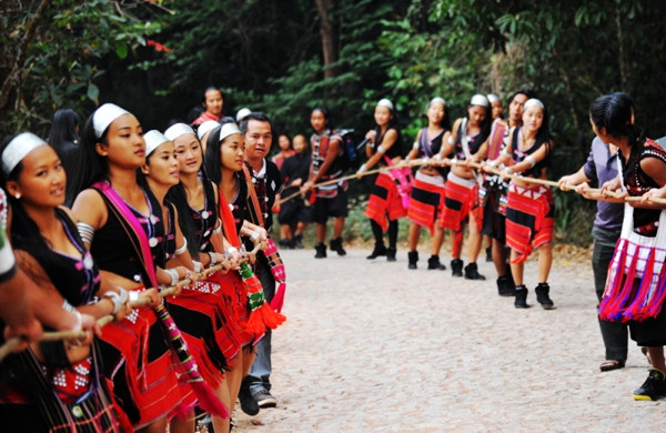 佤族拉木鼓节丨12月的第一天,中国这个神秘村寨是怎么过的?