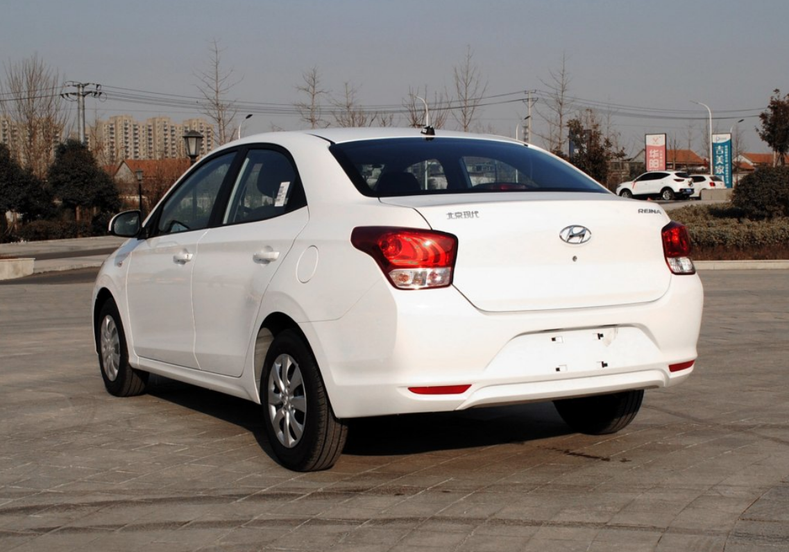 走进现代瑞纳的精致外观