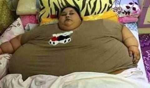 印度女子体重1000斤,25年未出家门,为去医院拆掉了一堵墙