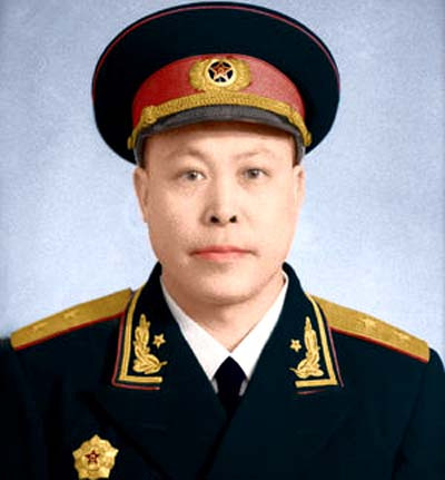 他是江西赣州最年轻中将,被誉为军中秀才,32岁任政治部主任!