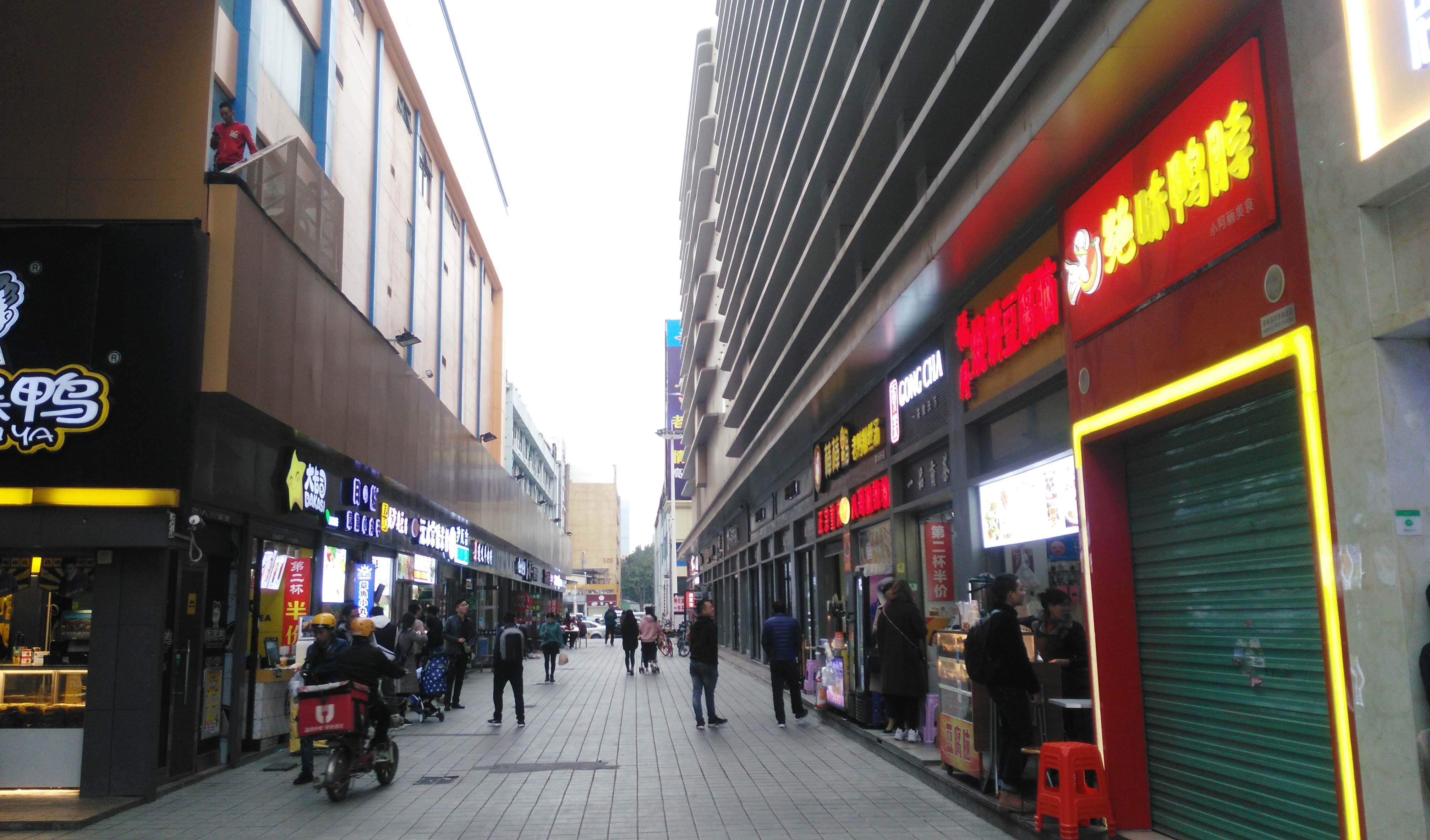 深圳华强北步行街实拍,带你们去看看啦