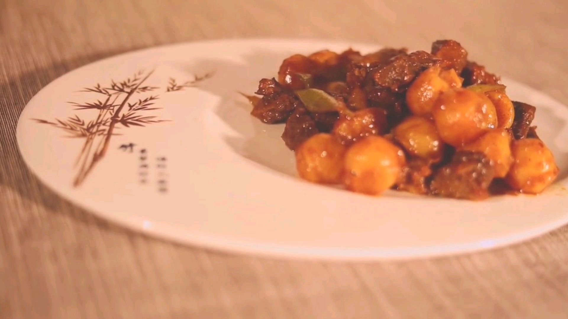 咖喱牛肉炖土豆美食制作视频